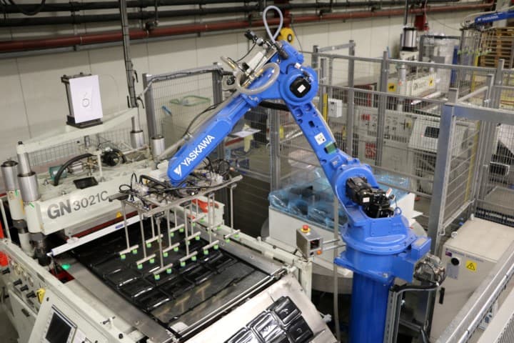 Handling robot Handling robot